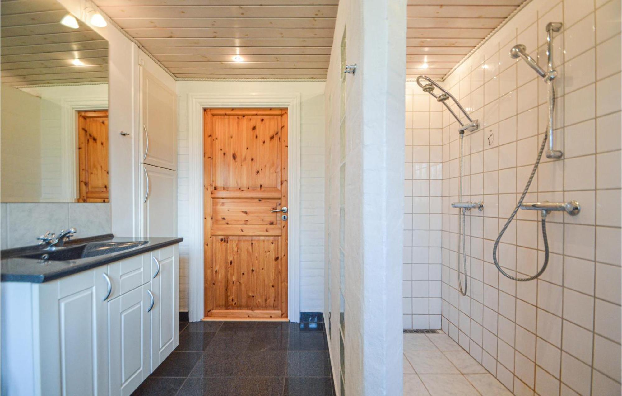 Awesome Home In Bredebro With Kitchen Ballum Ngoại thất bức ảnh
